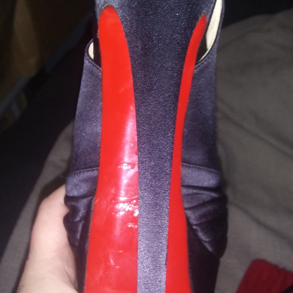 Christian loubatini satin sexy high heel Summer/Fall shoe.